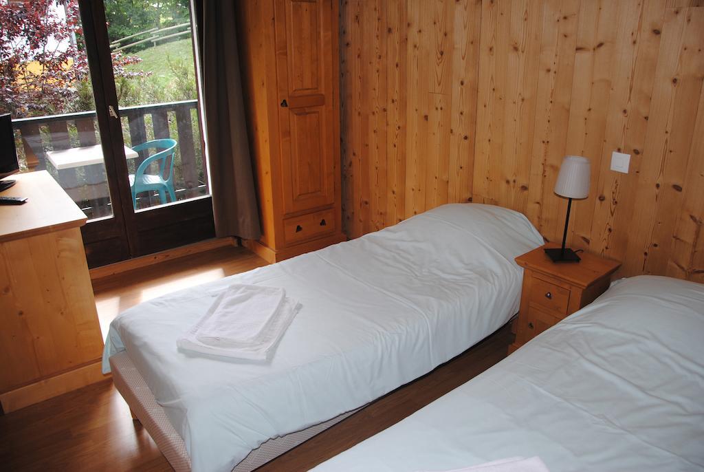 Hotel Les Combelles شاتيل الغرفة الصورة