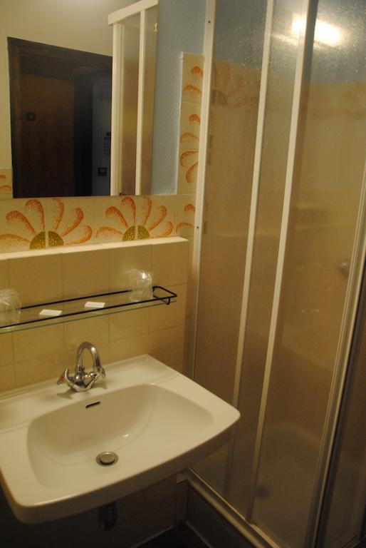 Hotel Les Combelles شاتيل الغرفة الصورة