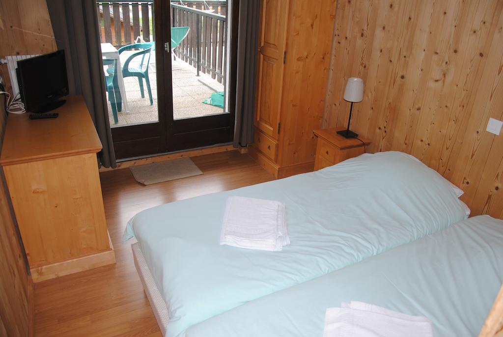 Hotel Les Combelles شاتيل الغرفة الصورة