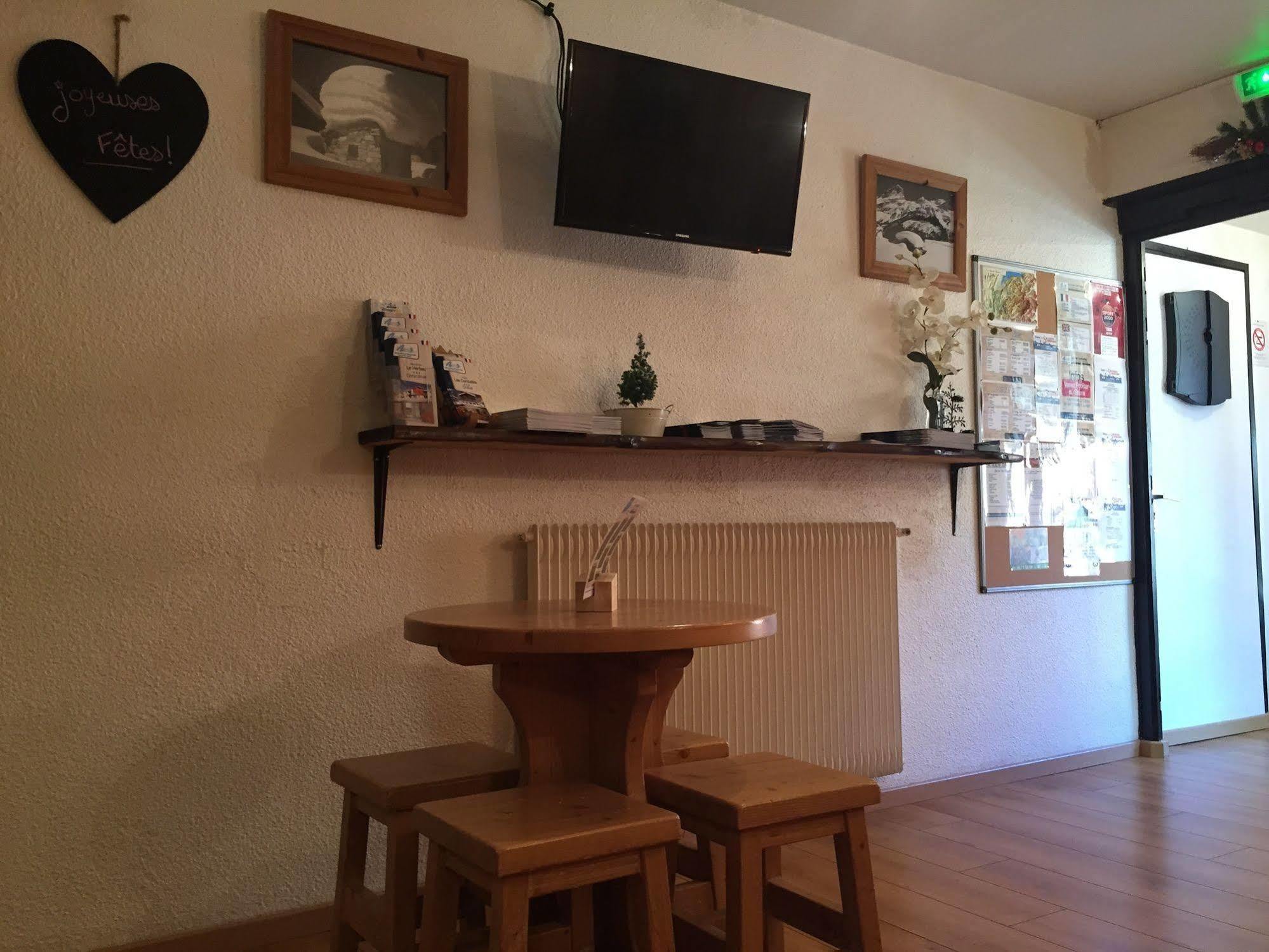 Hotel Les Combelles شاتيل المظهر الخارجي الصورة